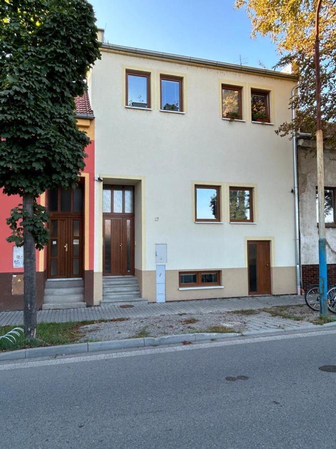 Stromoradni 17 Apartamento Břeclav Exterior foto