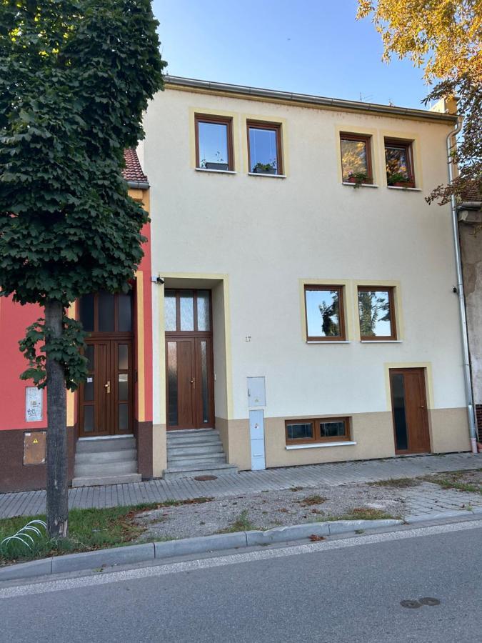 Stromoradni 17 Apartamento Břeclav Exterior foto